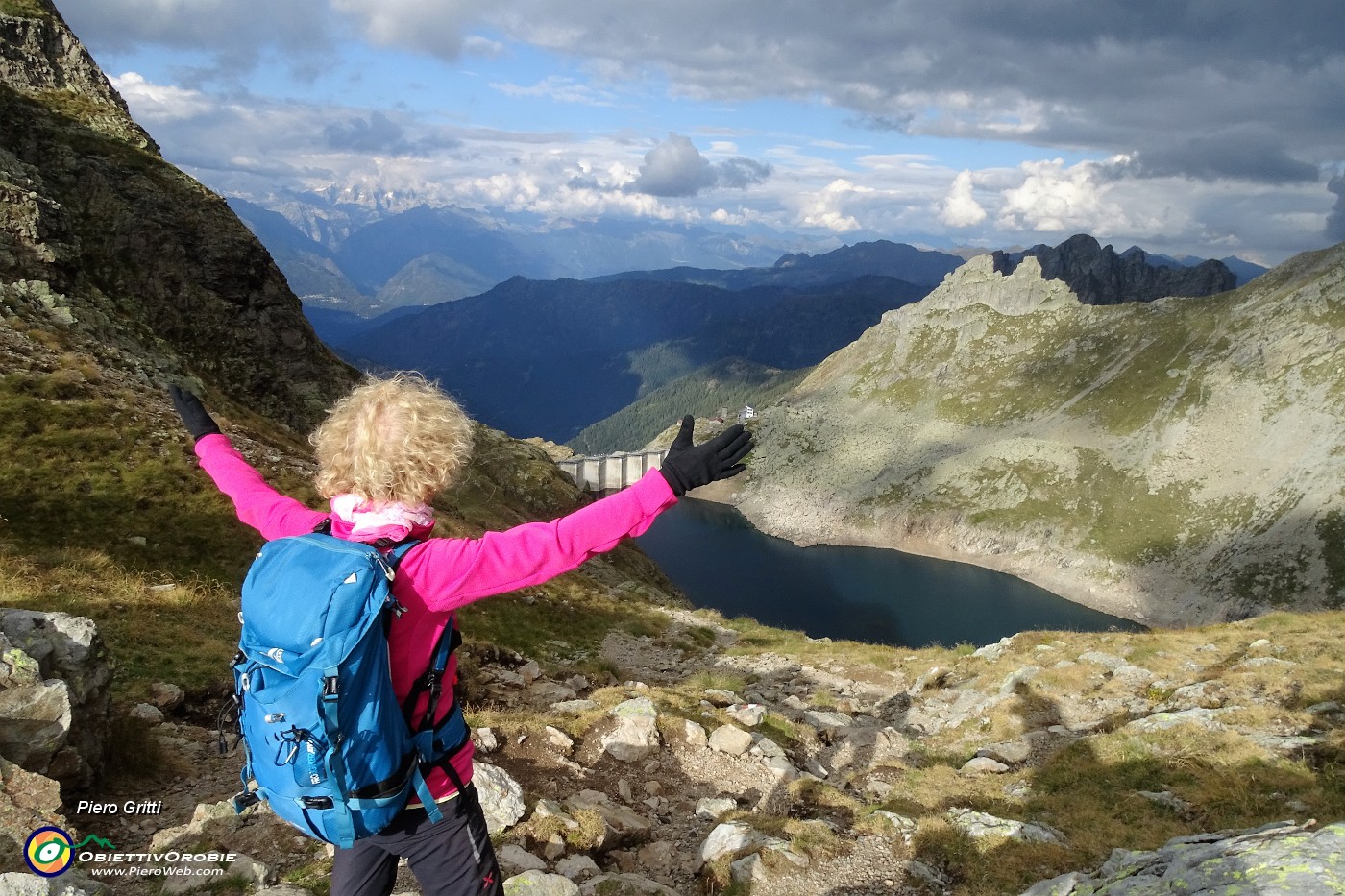 102 Alla Bocchetta di Pianzocco ( 2252 m) vista sul Lago d'Inferno.JPG